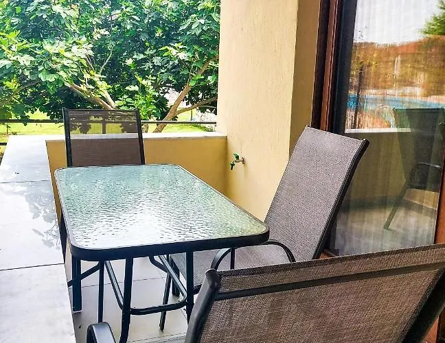 Naiades Urban 3* לימנאס